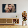 Obraz na płótnie Czarna Kobieta Blond Włosy Loki 100x80 cm